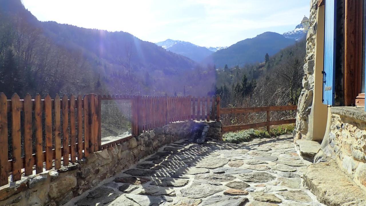 Gites Le Paradoxe Des Pyrenees Montferrier Exteriér fotografie